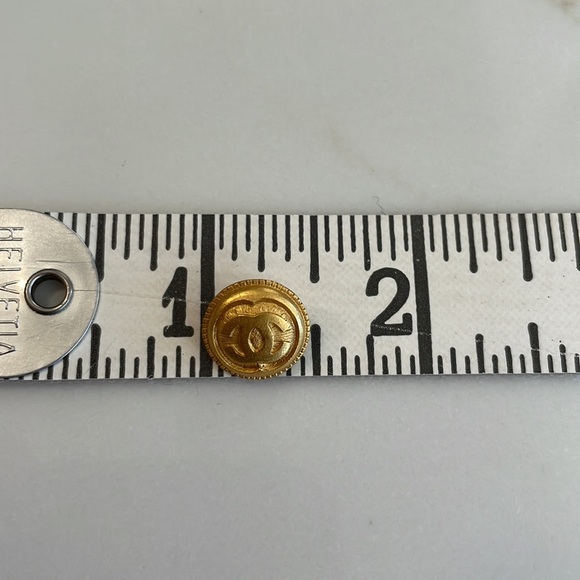 CHANEL Gold Emblem Button - Picture 6 of 6